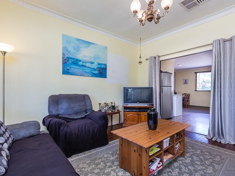 13 Beacham Crescent, Medina WA 6167