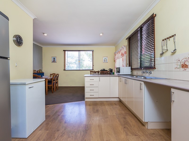 13 Beacham Crescent, Medina WA 6167