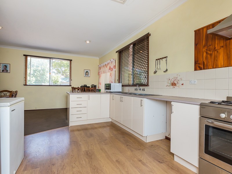 13 Beacham Crescent, Medina WA 6167