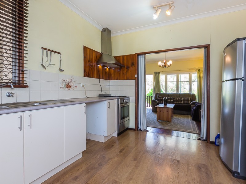 13 Beacham Crescent, Medina WA 6167