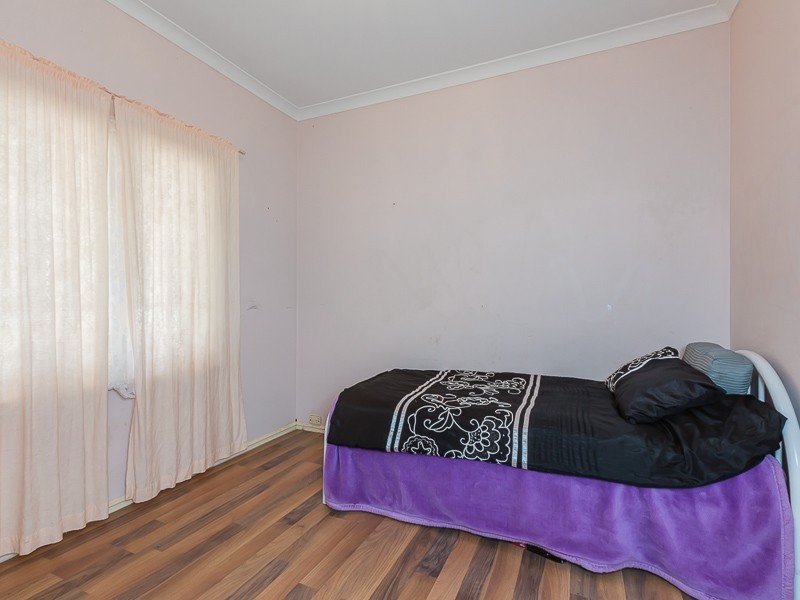 13 Beacham Crescent, Medina WA 6167