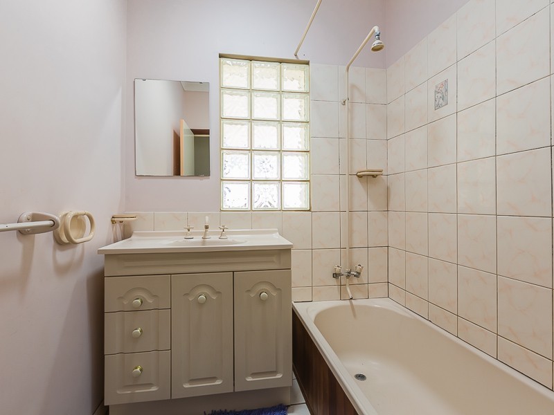 13 Beacham Crescent, Medina WA 6167