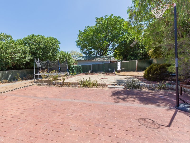 13 Beacham Crescent, Medina WA 6167