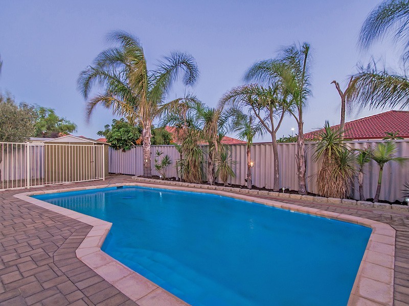 5 Vancouver Circle, Waikiki WA 6169