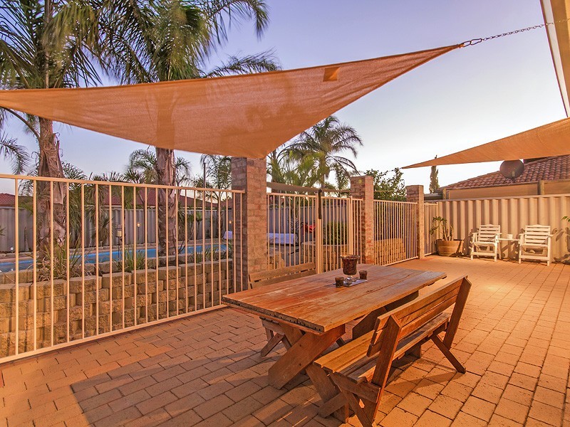 5 Vancouver Circle, Waikiki WA 6169