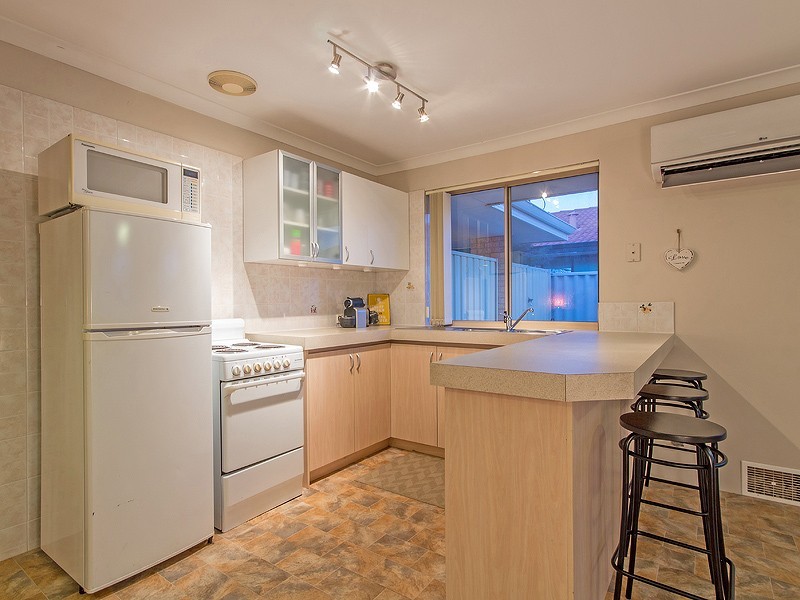 5 Vancouver Circle, Waikiki WA 6169