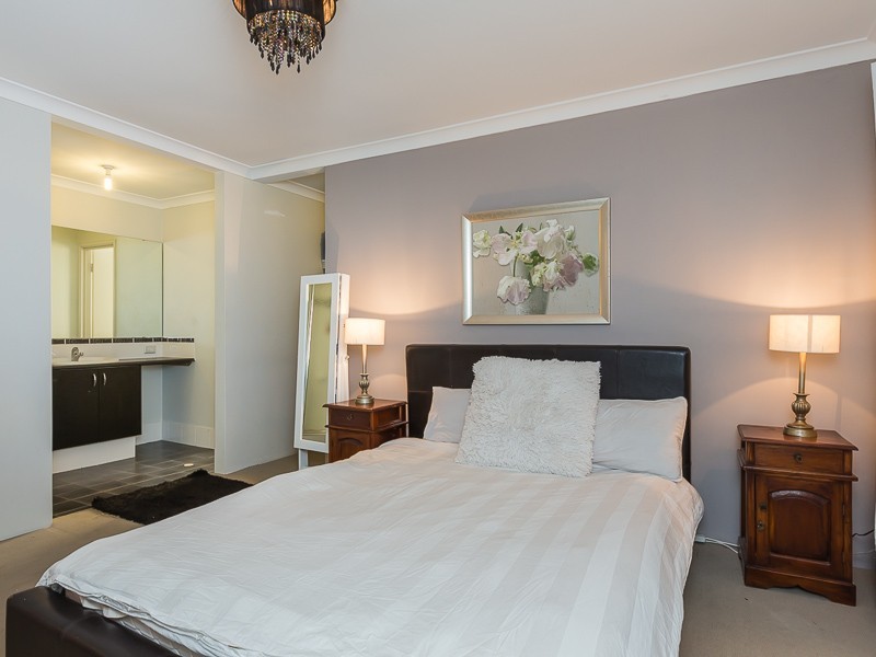 15 Westcliff Street, Wellard WA 6170