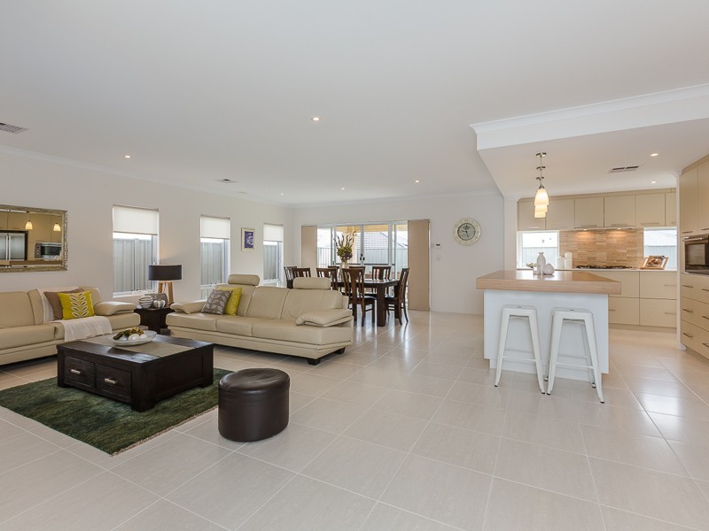 14 Shaftesbury Way, Wellard WA 6170