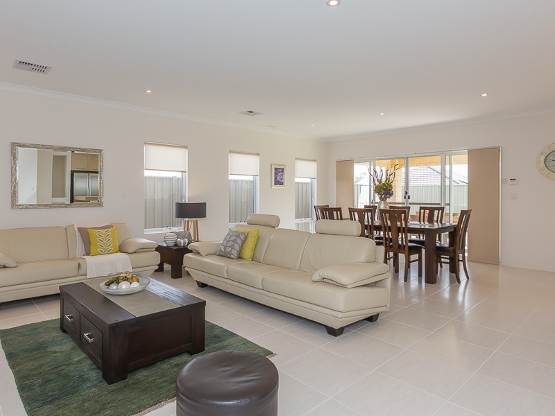 14 Shaftesbury Way, Wellard WA 6170