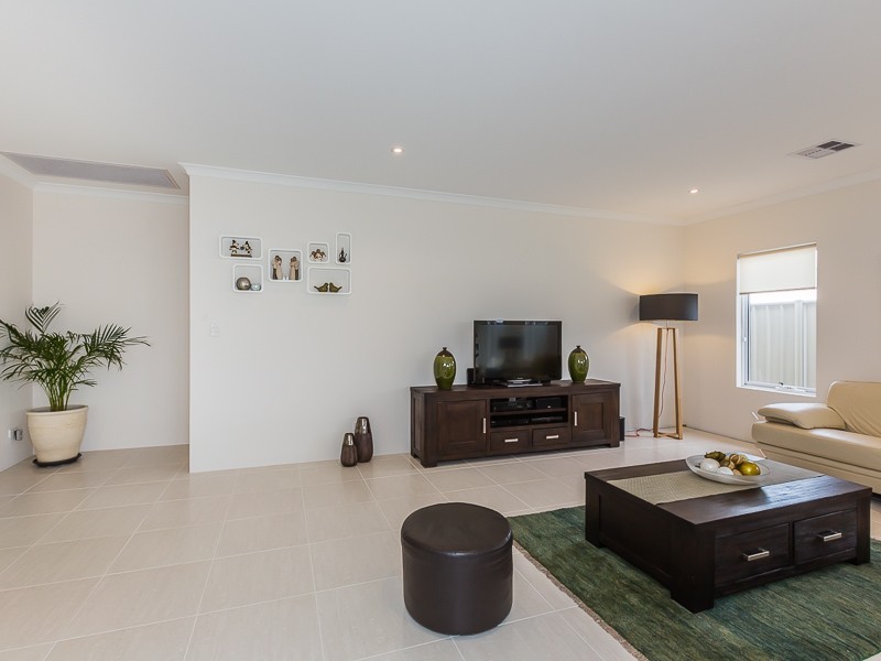 14 Shaftesbury Way, Wellard WA 6170