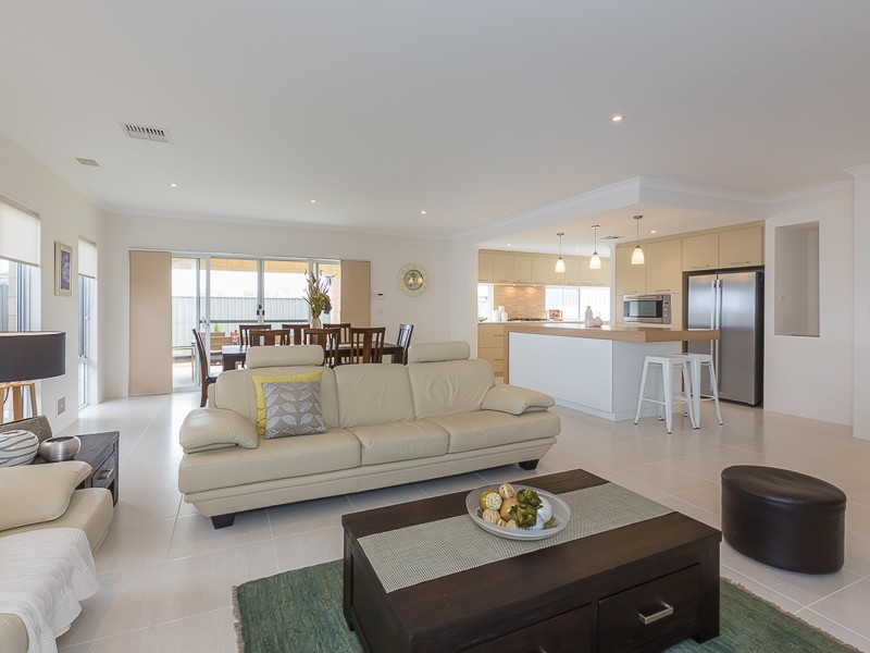 14 Shaftesbury Way, Wellard WA 6170