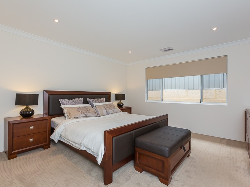 14 Shaftesbury Way, Wellard WA 6170