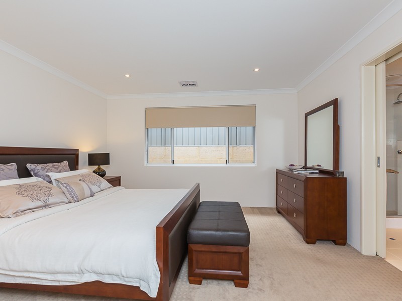 14 Shaftesbury Way, Wellard WA 6170