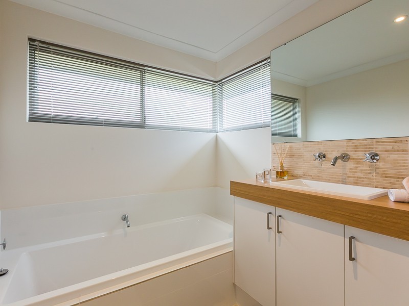 14 Shaftesbury Way, Wellard WA 6170