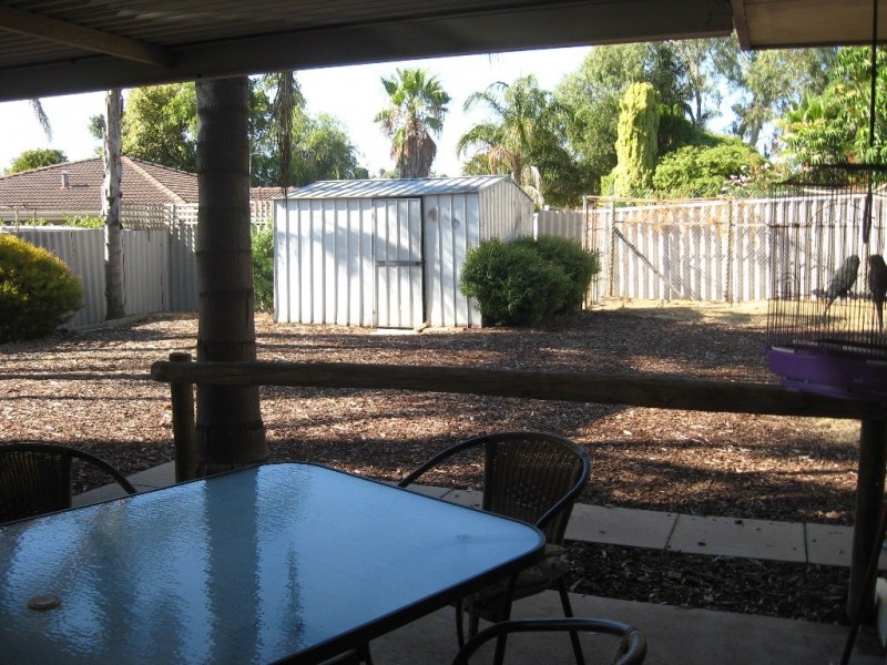 4 McKanna Gardens, Parmelia WA 6167