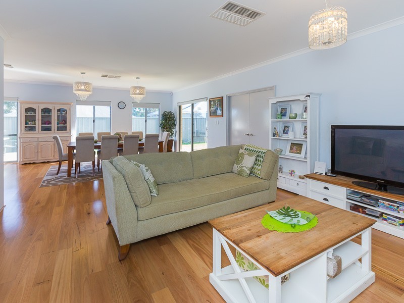 8 Upwey Street, Wellard WA 6170