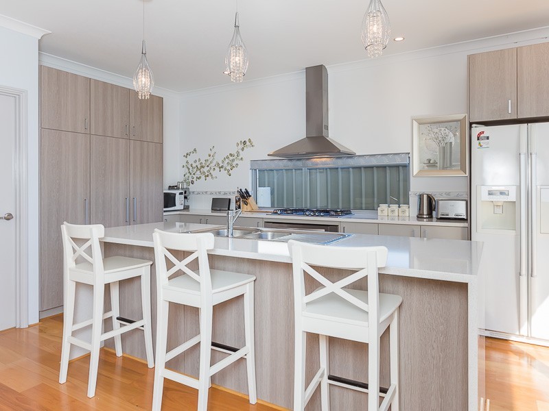 8 Upwey Street, Wellard WA 6170