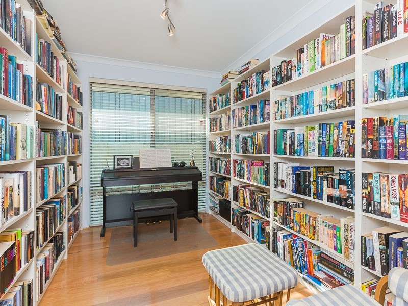 8 Upwey Street, Wellard WA 6170