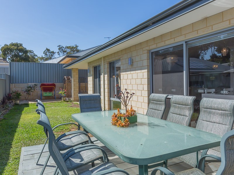 8 Upwey Street, Wellard WA 6170