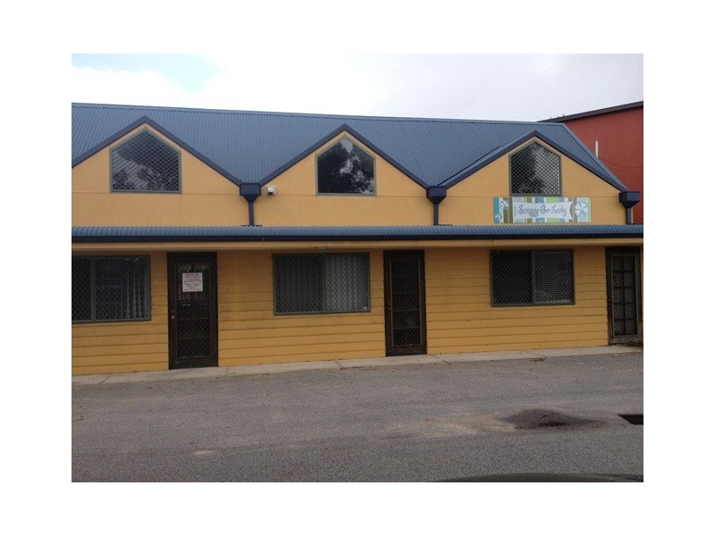 4/8 Day Road, East Rockingham WA 6168