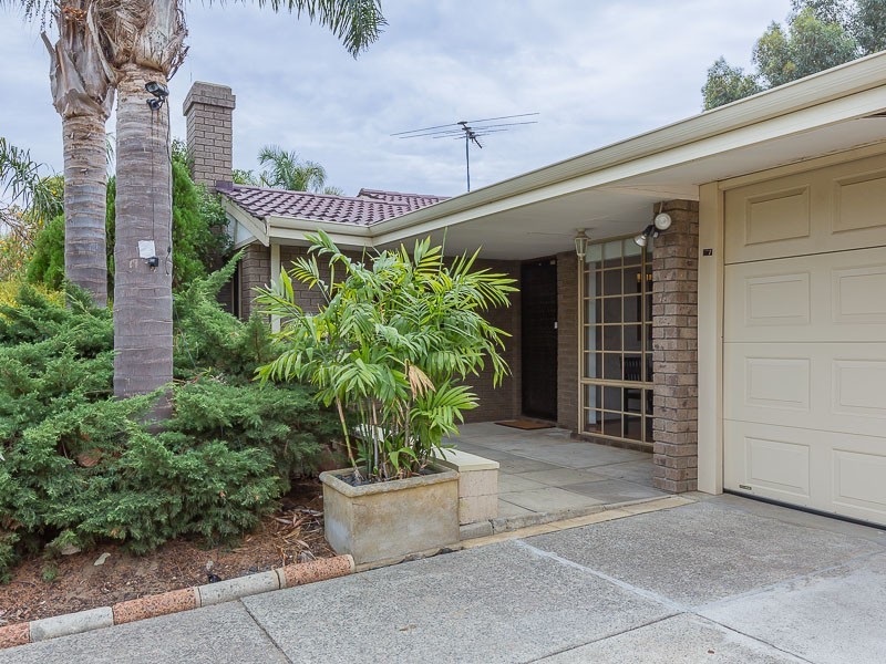 6 Varris Way, Orelia WA 6167