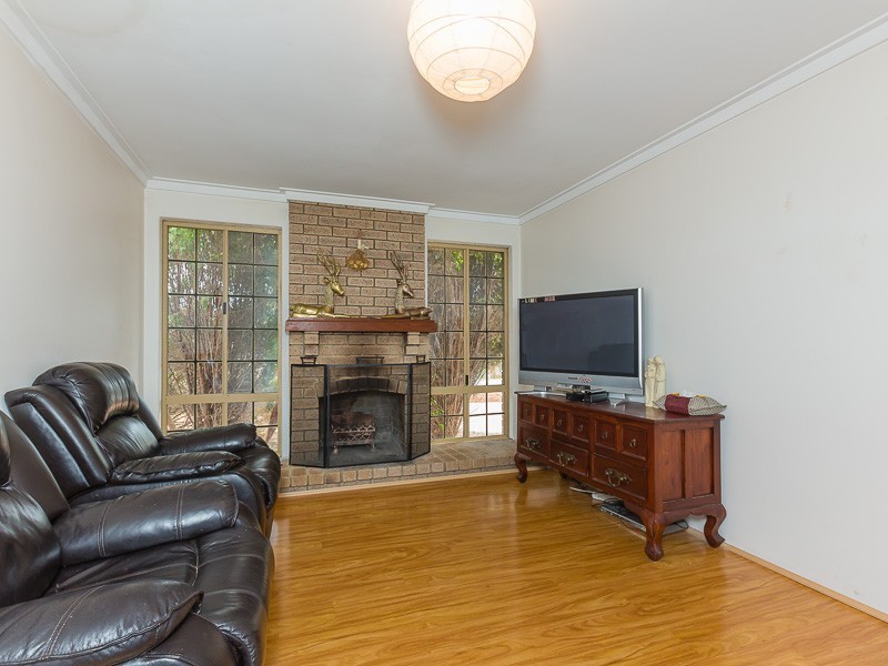 6 Varris Way, Orelia WA 6167