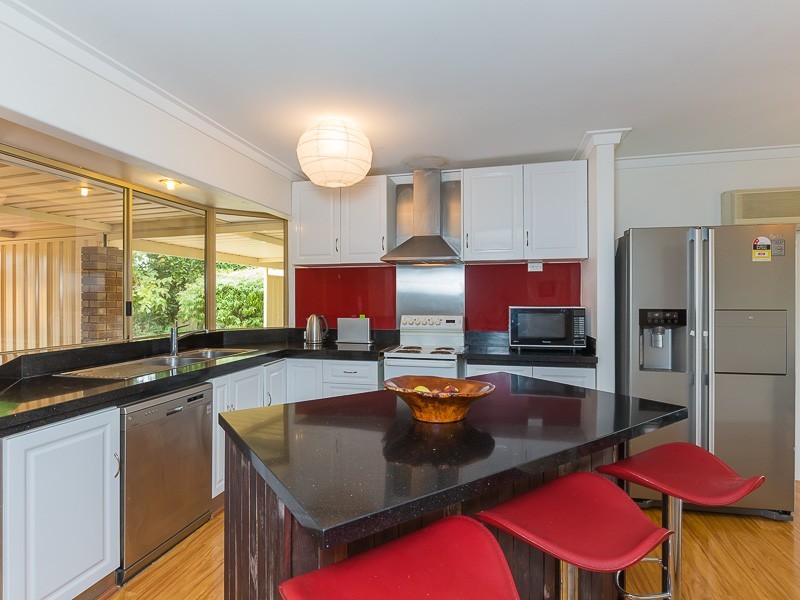 6 Varris Way, Orelia WA 6167
