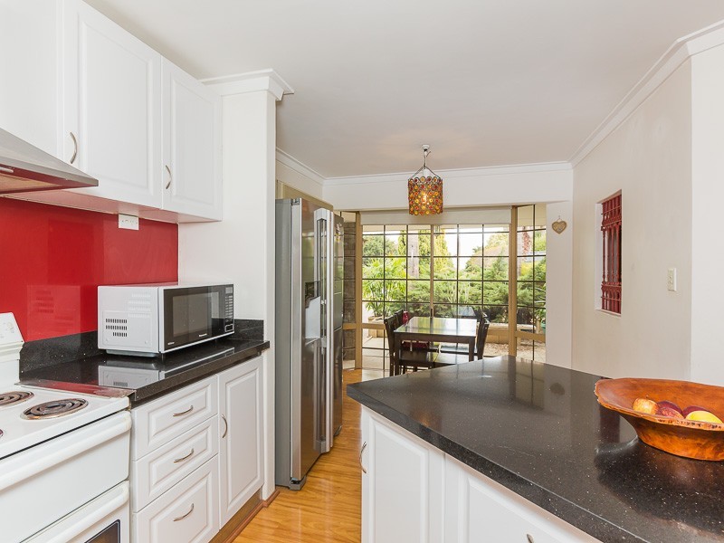 6 Varris Way, Orelia WA 6167