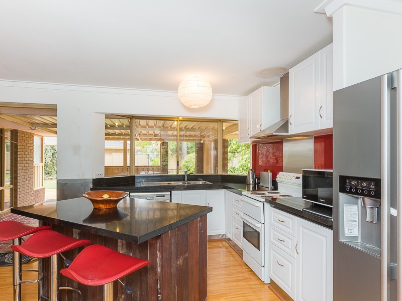 6 Varris Way, Orelia WA 6167