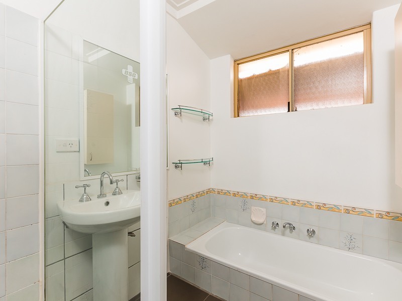 6 Varris Way, Orelia WA 6167