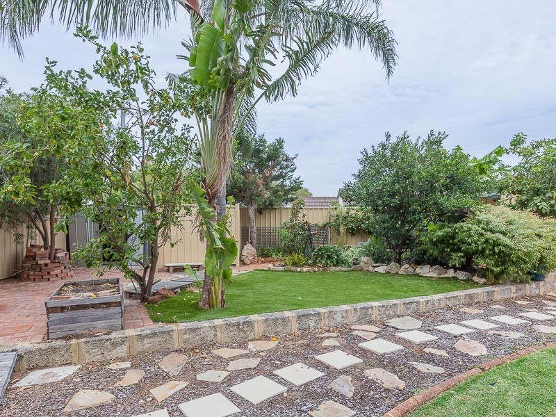 6 Varris Way, Orelia WA 6167