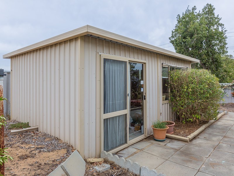 2 Tunnicliffe Street, Parmelia WA 6167