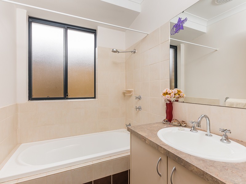 8 Cheltenham Loop, Bertram WA 6167