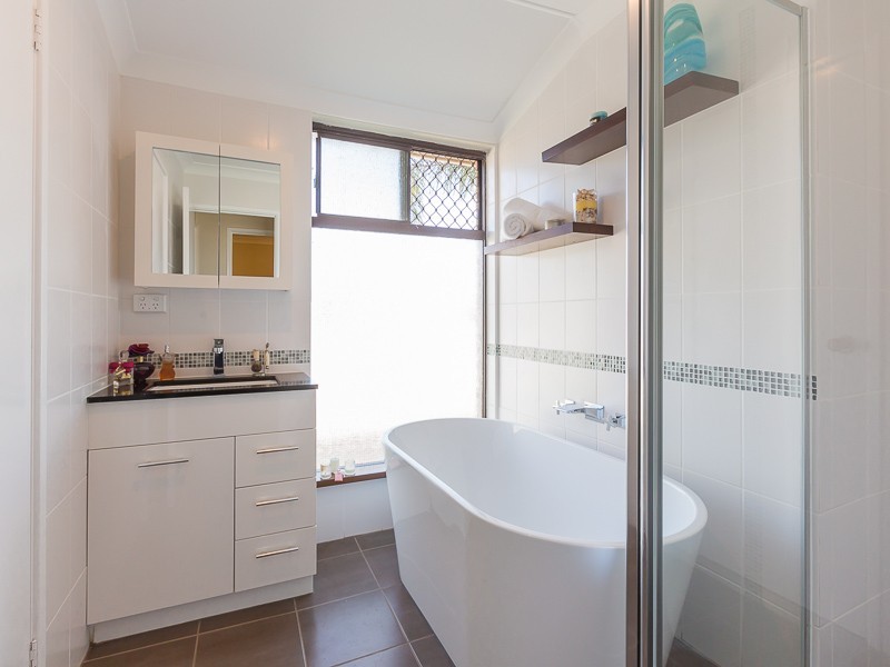 5 Eliot Close, Parmelia WA 6167