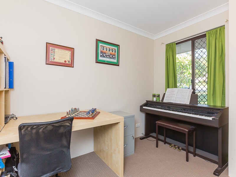 5 Eliot Close, Parmelia WA 6167