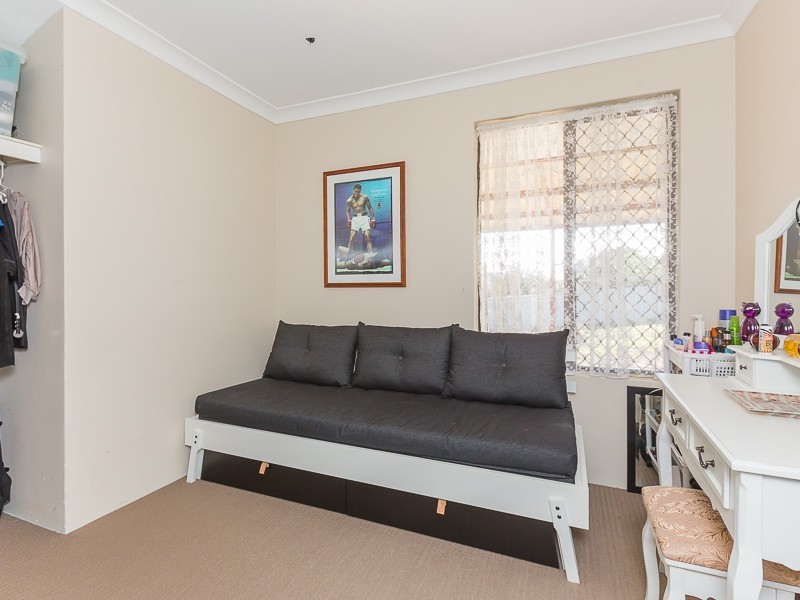 5 Eliot Close, Parmelia WA 6167