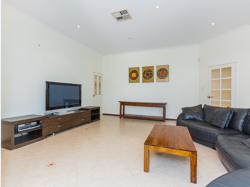 1 Venice Retreat, Warnbro WA 6169