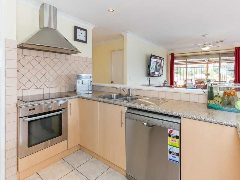 14 Garrett Corner, Parmelia WA 6167