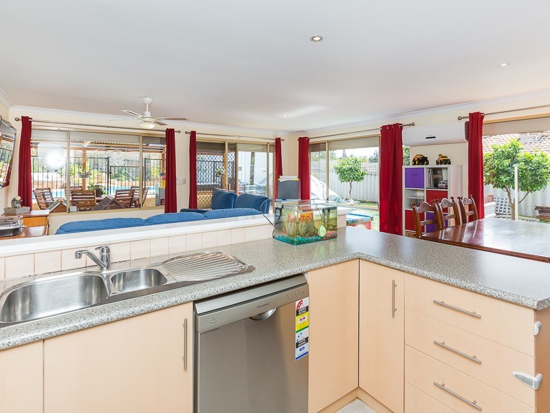 14 Garrett Corner, Parmelia WA 6167