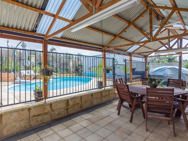 14 Garrett Corner, Parmelia WA 6167