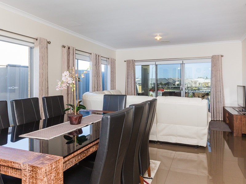 16 Topaz Lane, Wellard WA 6170