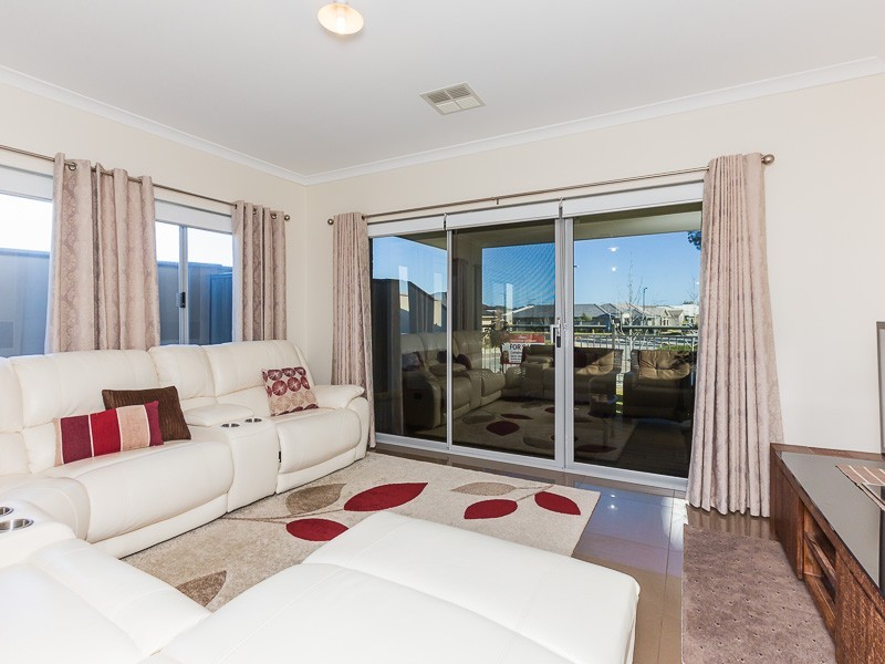 16 Topaz Lane, Wellard WA 6170
