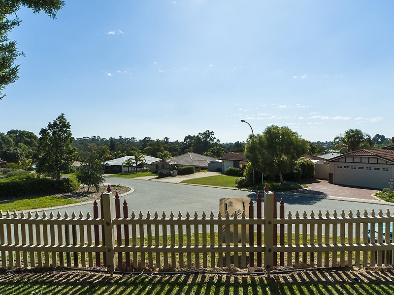 10 Porter Gardens, Leda WA 6170
