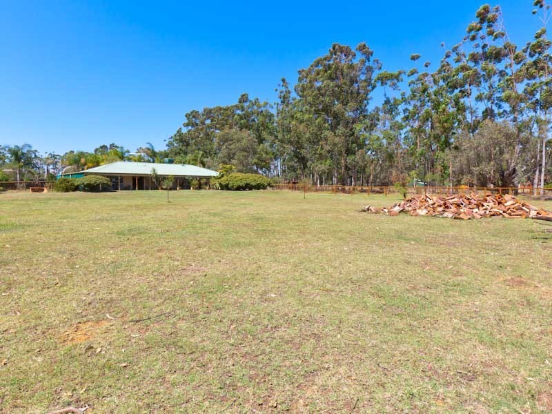 127 Spears Drive, Oakford WA 6121