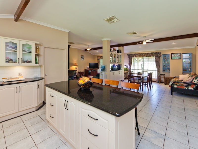 127 Spears Drive, Oakford WA 6121