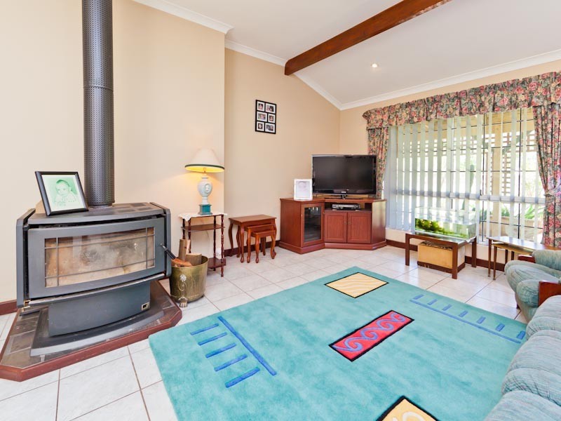 127 Spears Drive, Oakford WA 6121