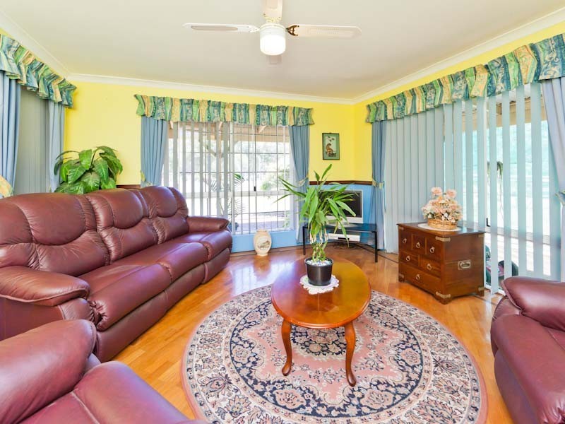 127 Spears Drive, Oakford WA 6121