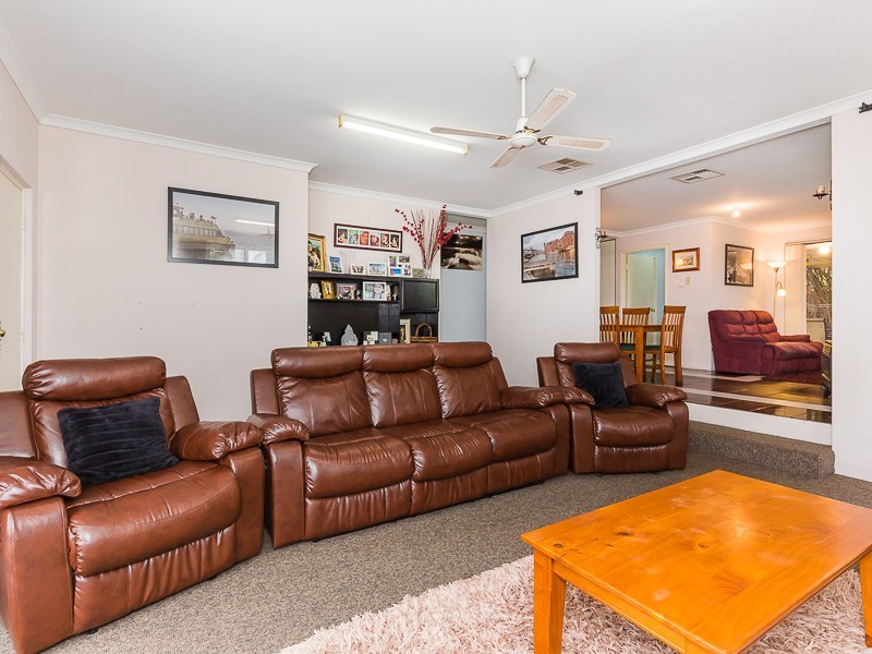 6 Camfield Loop, Parmelia WA 6167