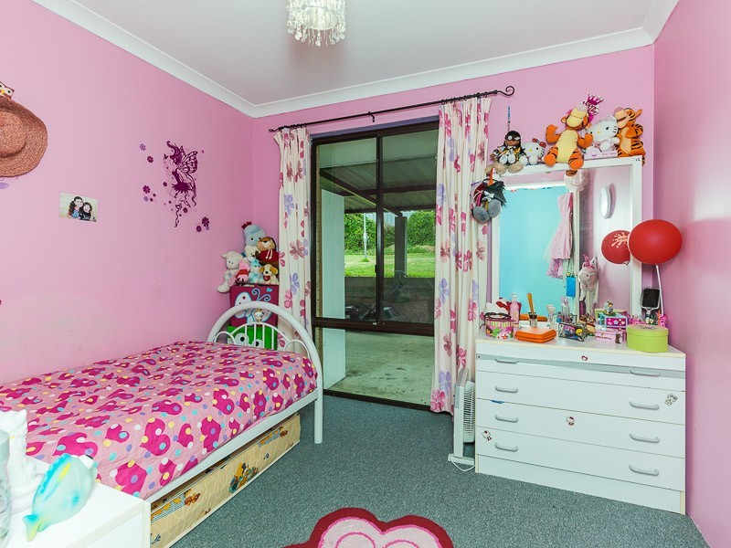 6 Camfield Loop, Parmelia WA 6167