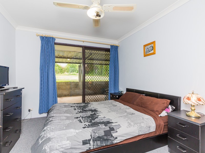6 Camfield Loop, Parmelia WA 6167